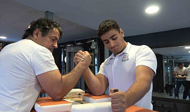 17 yaşındaki Emre'nin hedefi dünya bilek güreşi şampiyonluğu