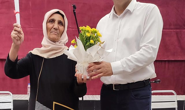 'Öğrenmenin yaşı olmaz' dedi 65 yaşında okuma yazmayı öğrendi