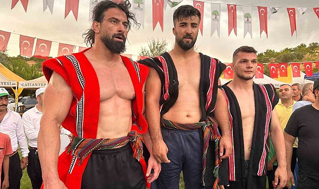 420 güreşçi er meydanında ter döktü