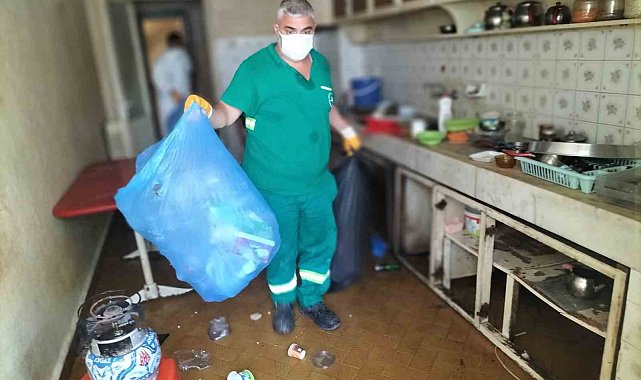 5 daire sahibi abla-kardeşin evinden 3 kamyon çöp çıktı