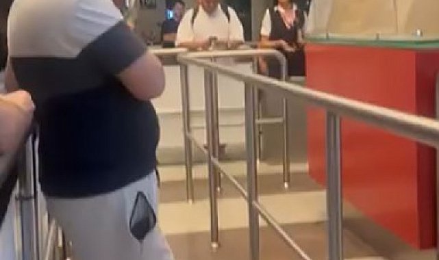 5 saat rötar yapan Ajet uçağına yolculardan tepki