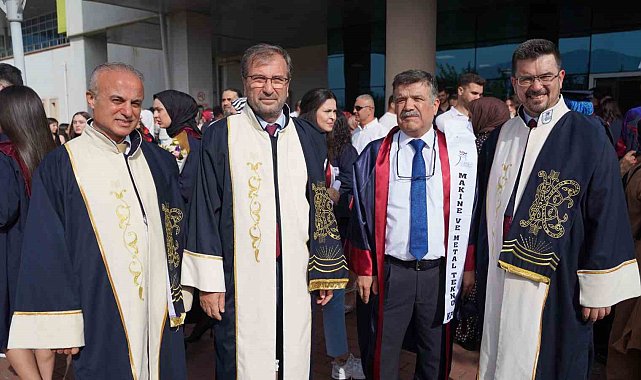 60 yaşındaki Eren, üniversiteyi birincilikle bitirdi