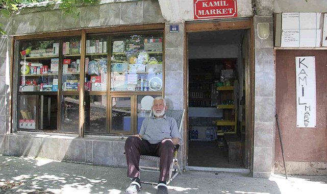 68 yıllık bakkalın 90 yaşındaki işletmecisi