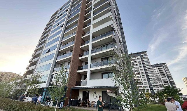 7. kattan düşen genç hayatını kaybetti