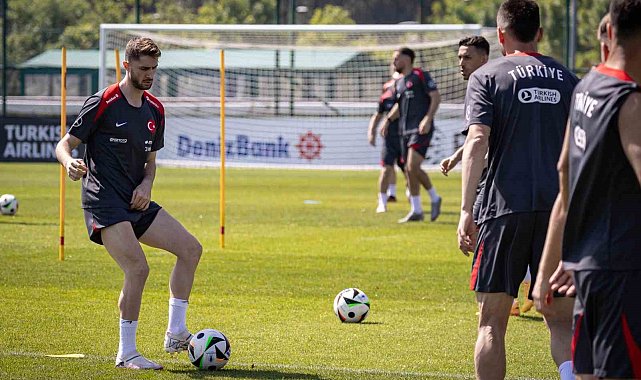 A Milli Takım, İtalya maçı öncesi Türkiye'deki son çalışmasını yaptı