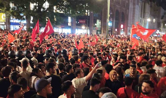 A Milli Takım'ın başarısını Berlin'de 5 bin kişi kutladı