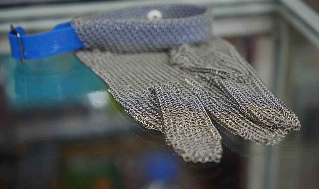 Acemi kasapların korkulu rüyasına çelik eldiven çözümü