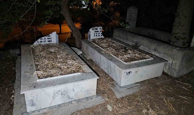 Adana'da mezarlıkta mezar taşları kırıldı