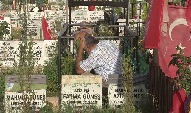 Adıyaman'da depremzedeler mezarlıklara akın etti