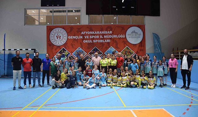 Afyonkarahisar&#039;da Küçük Kızlar Futsal müsabakaları sona erdi