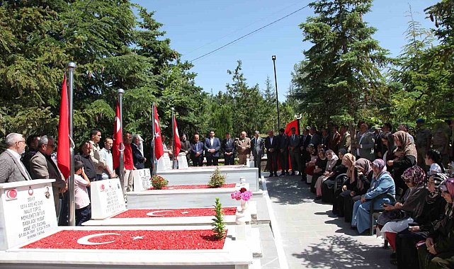 Ahlatlı Şehit Mesut Ardıç kabri başında anıldı