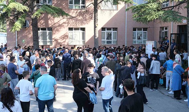 Ailelerin heyecanlı LGS bekleyişi başladı