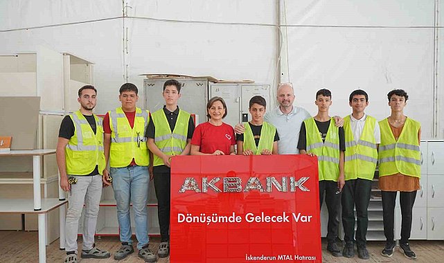 Akbanklıların ofis eşyaları okul mobilyalarına dönüşüyor