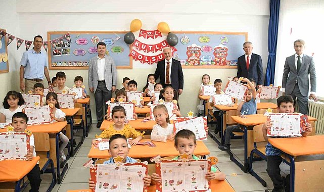 Aksaray'da öğrencilerin karne heyecanı