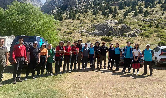 Aladağlar'da yönlerini kaybedip dik yamaçta mahsur kalan 4 kişiyi ekipler kurtardı