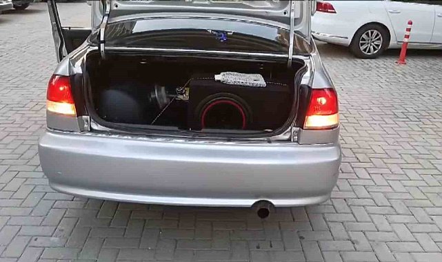 Alanya'da abartı egzoz kullanan araç sürücüsüne 7 bin lira ceza