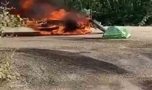 Alev alev yanan motosiket kül oldu