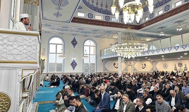 Almanya'da Müslümanlar bayram namazı kıldı