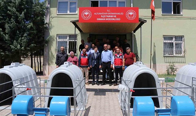 Altunhisar'da 100 çiftçiye buzağı kulübesi dağıtıldı