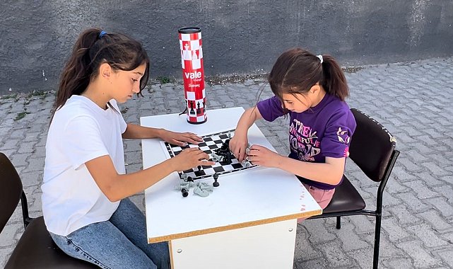 Altunhisar'da çocuklar spor yaparak yaz tatiline girdi