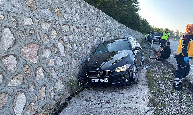 Amasya'da otomobil istinat duvarına çarptı: 1 ölü, 4 yaralı