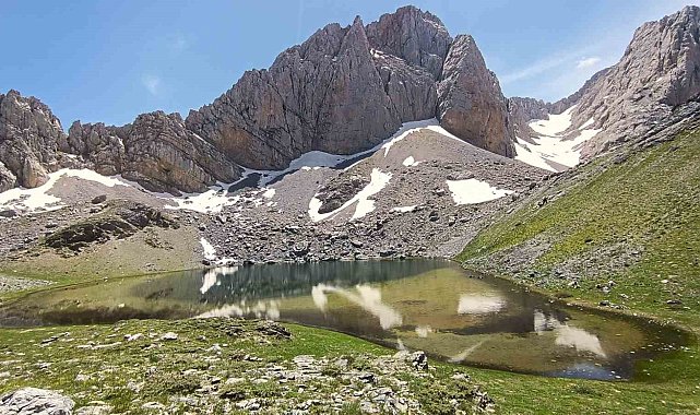Anamas Dağı'ndaki Karagöl, dağcıların ilgi odağı