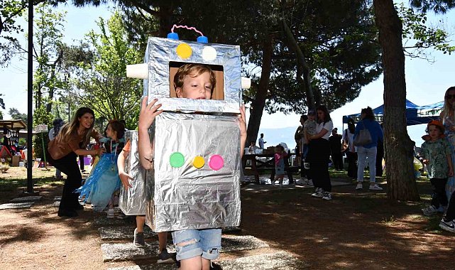 Anaokulu öğrencileri büyüklerine örnek oldu
