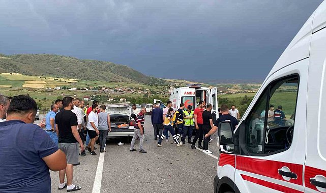 Ankara'da 3 araç birbirine girdi: 10 kişi yaralandı