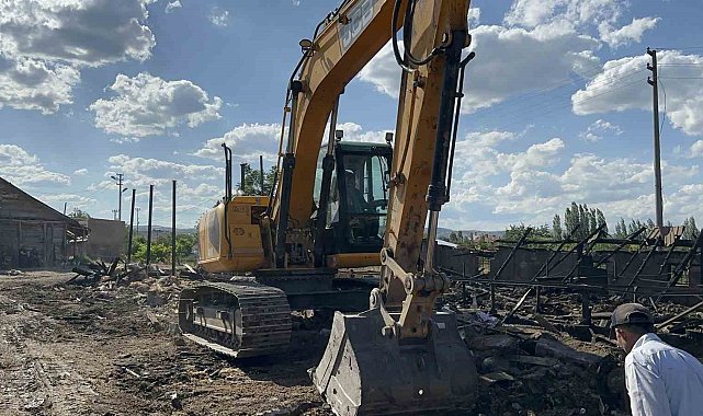 Ankara'da ahır yangını: 12 büyükbaş hayvan telef oldu