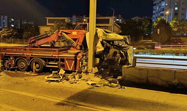 Ankara'da kontrolden çıkan vinç bariyerlere çarptı: 2 yaralı