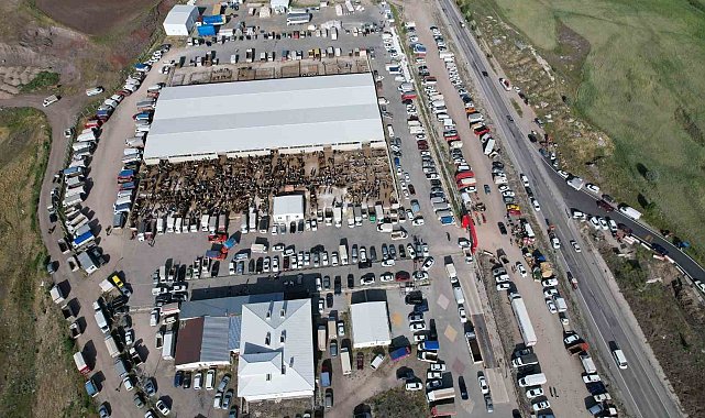 Ankara'daki kurban pazarı yoğunluğu havadan görüntülendi