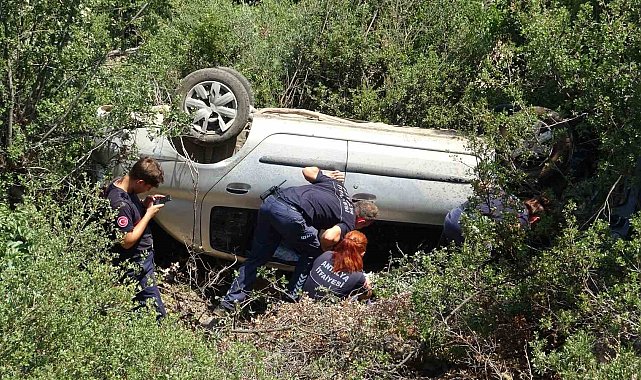 Antalya'da araç 15 metrelik şarampole devrildi: 2 yaralı