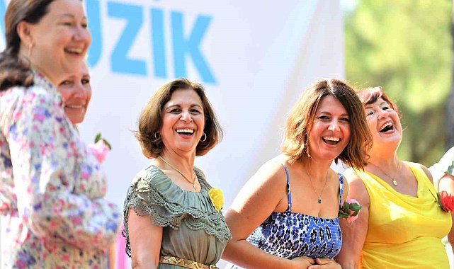Antalya'da, Dünya Yoga Günü kahkahayla kutlandı