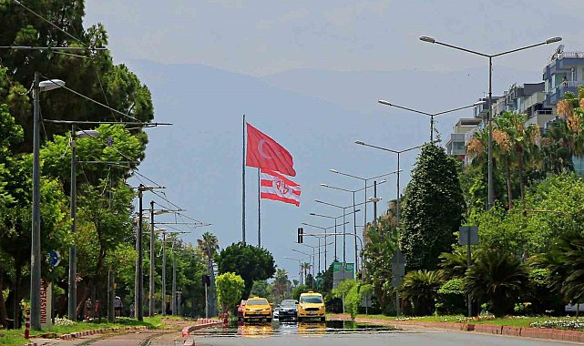 Antalya'da nem oranı yüzde 86'yı geçti, şehrin üzerini sis bulutu kapladı