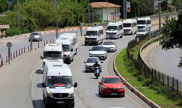 Antalya'da servisçiler korsana isyan etti