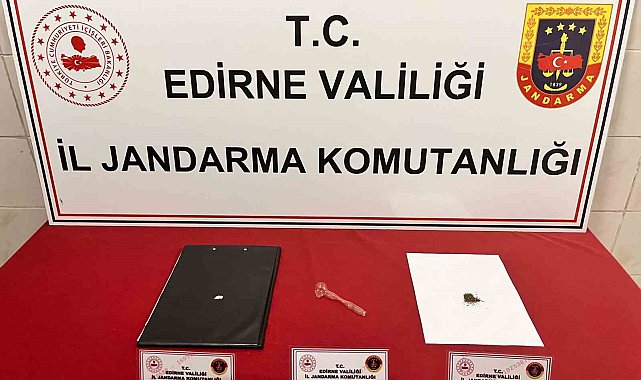 Araçta uyuşturucu ve kullanma aparatı ele geçirildi