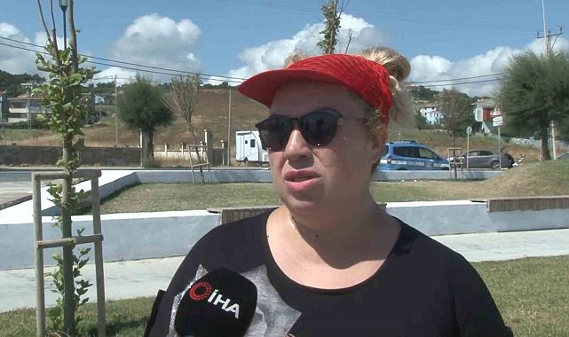 Arnavutköy Belediyesi ekipleri Karaburun Sahili'nde vatandaşları akıntıya karşı uyarıyor
