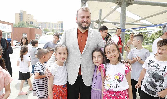 Arnavutköylü çocuklara karne ve bayram eğlencesi