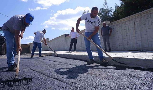 Asfalt işçileri 120 dereceyi aşan sıcaklıkta çalışıyor: Ateşe ayakla basıyorlar