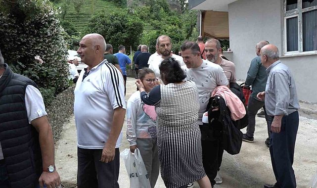 Atalarından gelen bayramlaşma geleneğini sürdürüyorlar