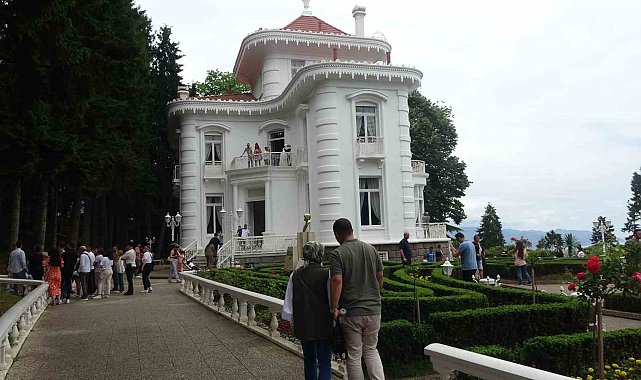 Atatürk Köşkü, Kurban Bayramı'nda ziyaretçi akınına uğruyor