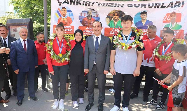 Avrupa ve dünya şampiyonalarında derece elde eden sporcular ödüllendirildi