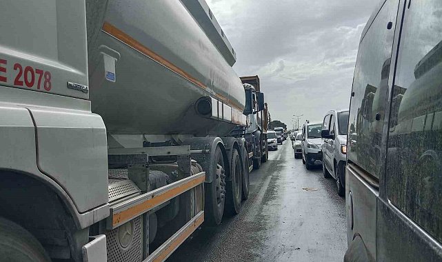 Aydın'da sıcaklara paralel olarak artan trafikle, ulaşım çileye döndü