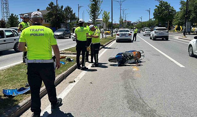 Aydınlatma direğine çarpan motosiklet sürücüsü hayatını kaybetti