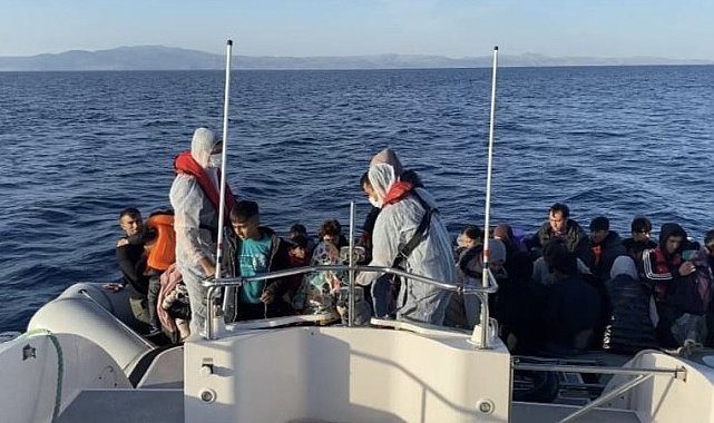 Ayvacık açıklarında 26'sı çocuk 54 kaçak göçmen yakalandı