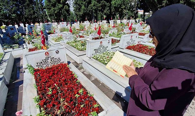 Babalar Günü'nde şehit mezarlığına gelenler bayrama buruk girdiler