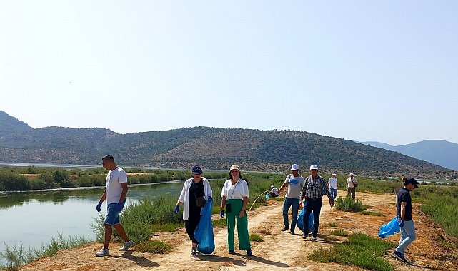Bafa Gölü'nden bir kamyon çöp çıktı