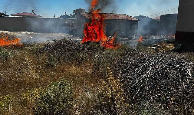 Bahçedeki ocaktan çıkan ateş yangına neden oldu
