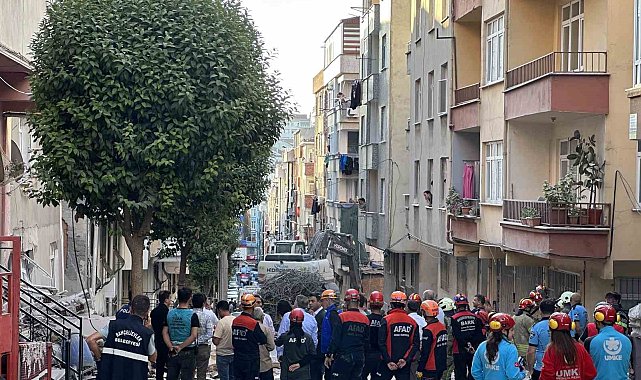 Bahçelievler'de 4 katlı bina kısmen çöktü