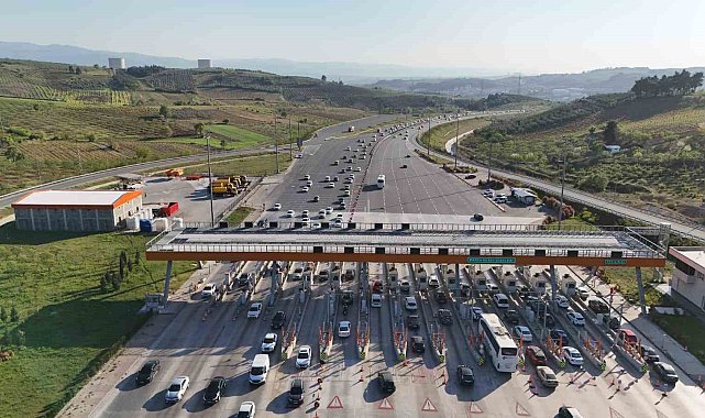 Bakan Uraloğlu: "Otoyollardan 21 milyon 67 bin 377 araç geçti"